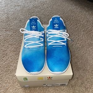 Pharrell Tennis Hu